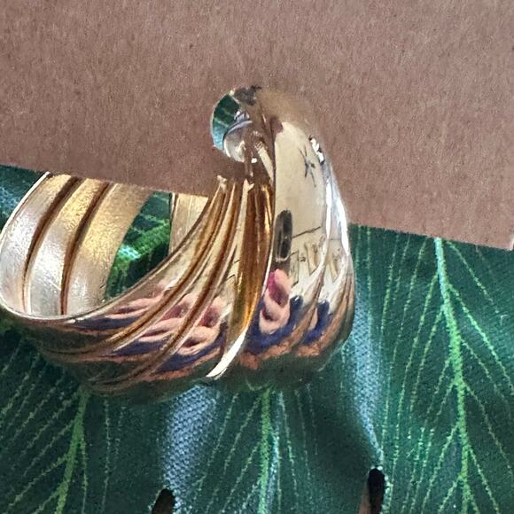 BOGO FREE GOLDEN Quality VINTAGE CHUBBY HOOP 90’s earrings - Picture 5 of 6